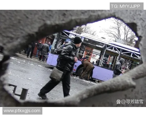 足球明星化身流浪汉街头挑战生活真谛引发社会热议