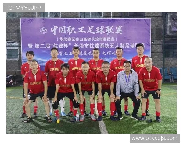 足球明星们齐聚一堂向坤坤致敬展现友谊与热爱足球的精神 足球明星们齐聚一堂向坤坤致敬展现友谊与热爱足球的精神